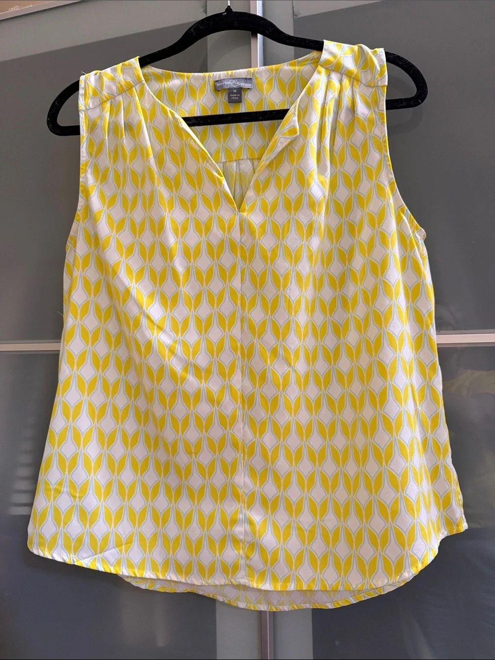Market & Spruce Yellow and White Geometric V-Neck Sleeveless Camisole